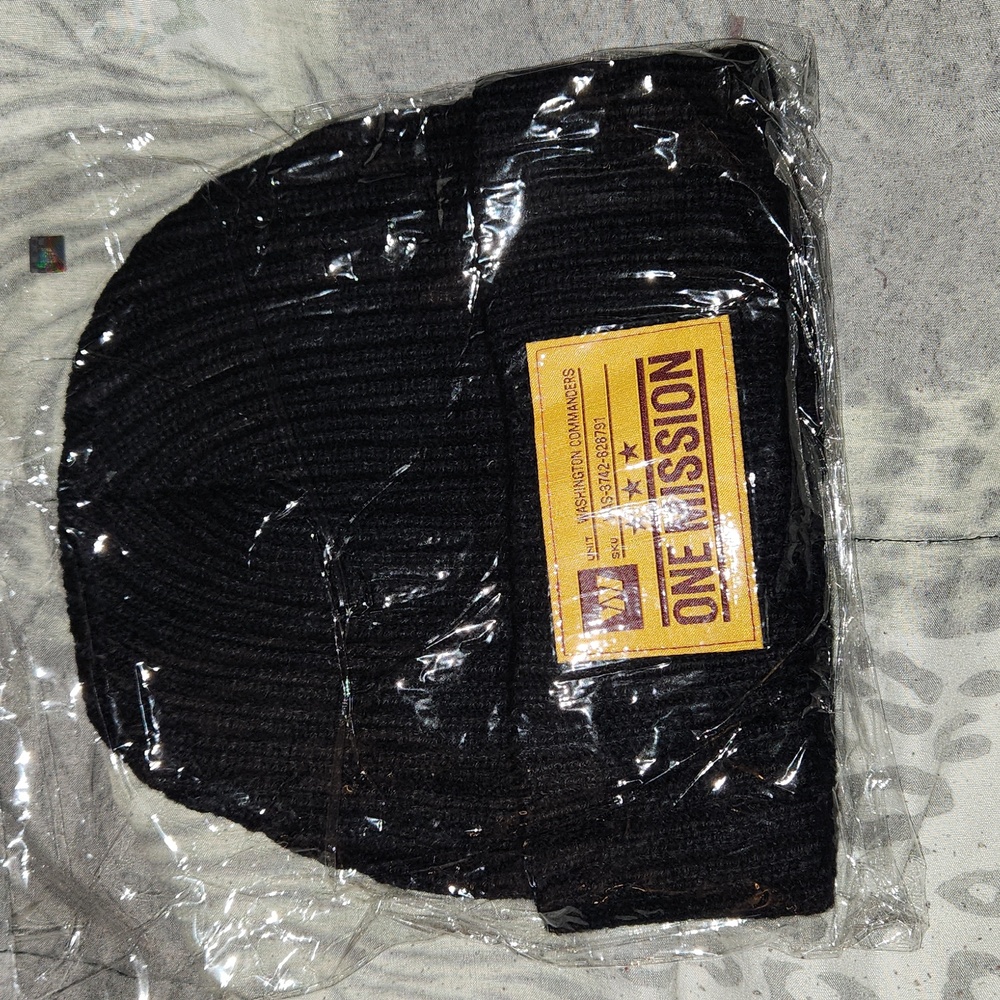 BRAND NEW WASHINGTON COMMANDERS BEENIE
